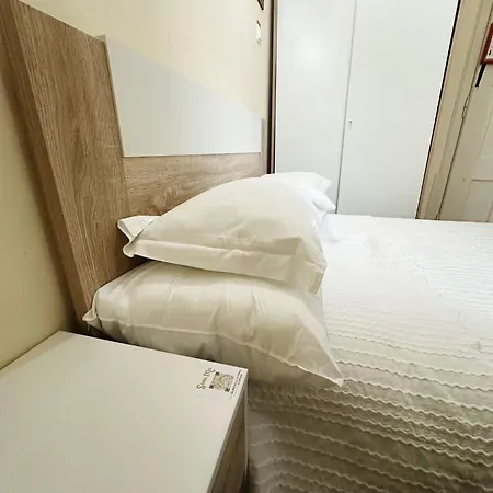 Central Guest House 3*