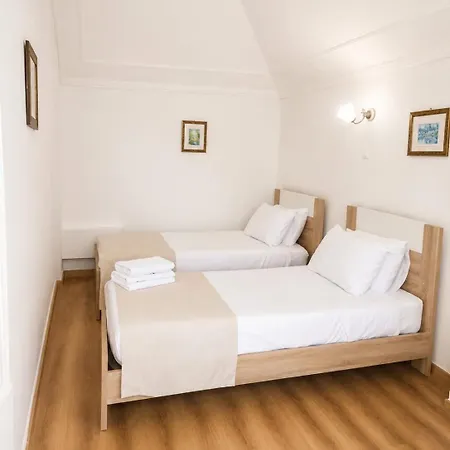 בית הארחה Central Guest House פיגואיירה דה פוז