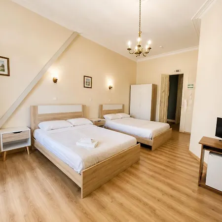 Central Guest House 3* פיגואיירה דה פוז