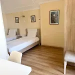 Central Guest House 3*