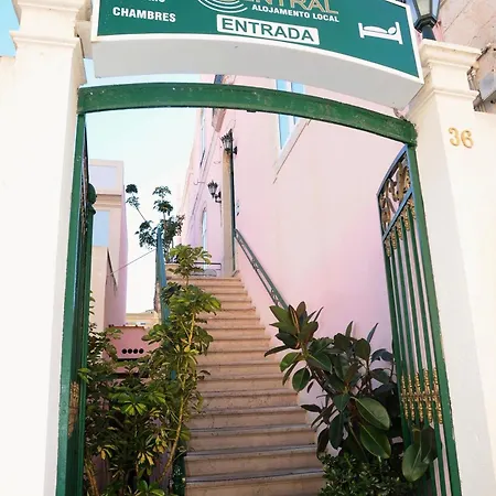 Central Guest House 3*