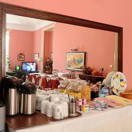 Central Guest House ゲストハウス 3*